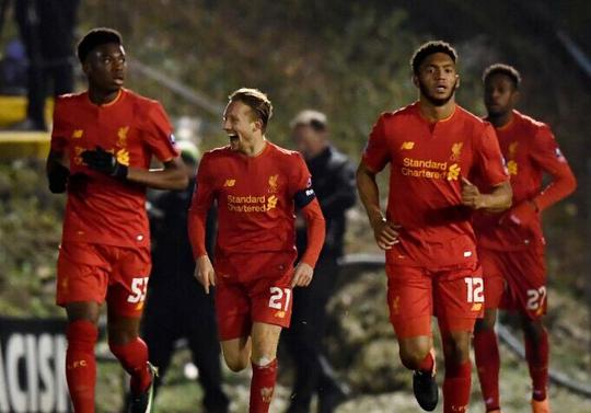 官方：帕尔马签下38岁西班牙门将瓜伊塔，顶替受伤的铃木彩艳（帕尔马官宣38岁西班牙门将瓜伊塔加盟，顶替伤缺的铃木彩艳）