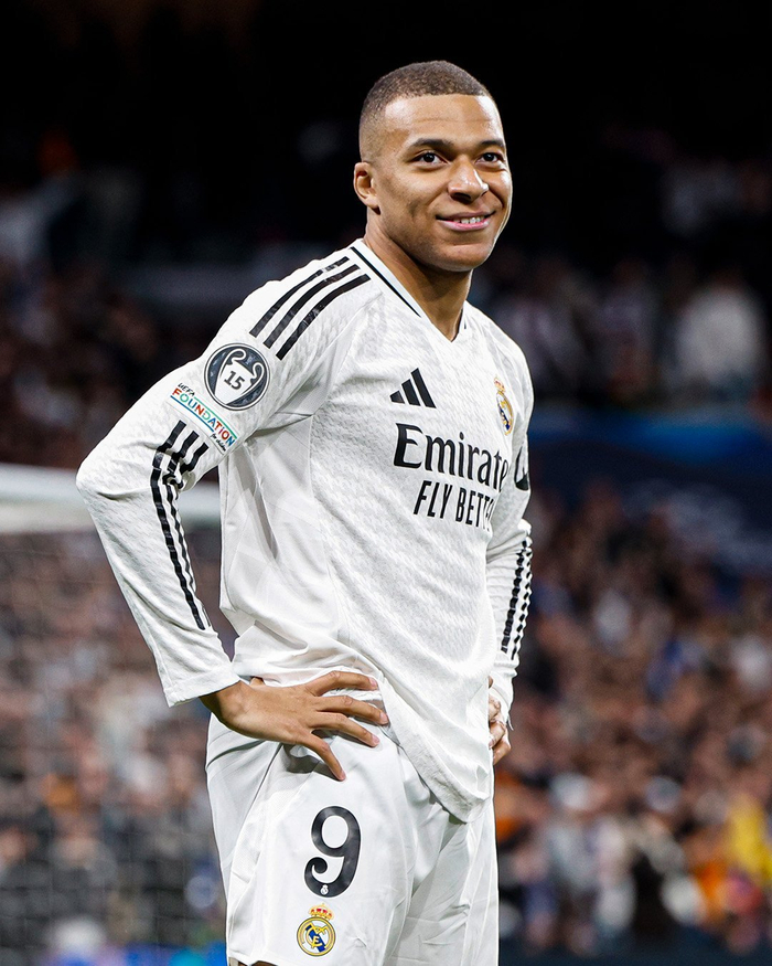 骑士本赛季吃到11场败仗时仅取14胜，上赛季为56胜11负（骑士本季仅14胜11负，上季曾达56胜11负）