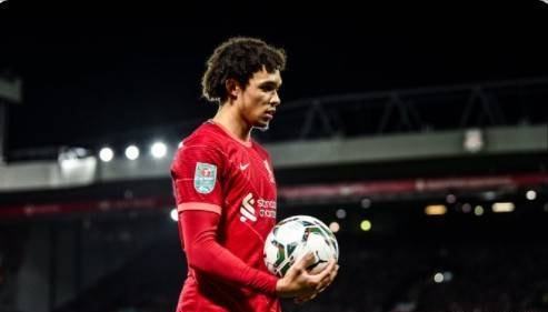 詹姆斯篮板抢断关键时刻锁定胜局（詹姆斯末段抢板断球，锁定胜局）