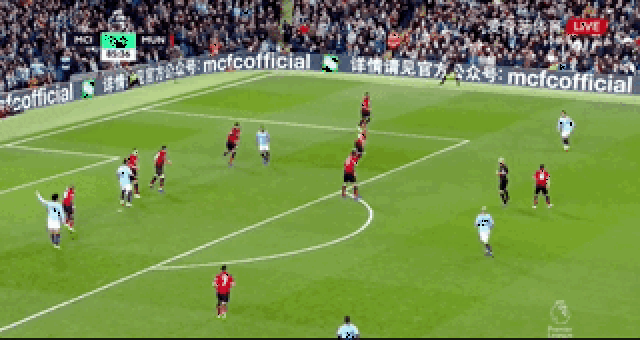 洲际杯前瞻：蓝十字防守存在漏洞，弗拉门戈士气正旺力争晋级（洲际杯展望：蓝十字后防存隐患，弗拉门戈气势正盛冲击晋级）