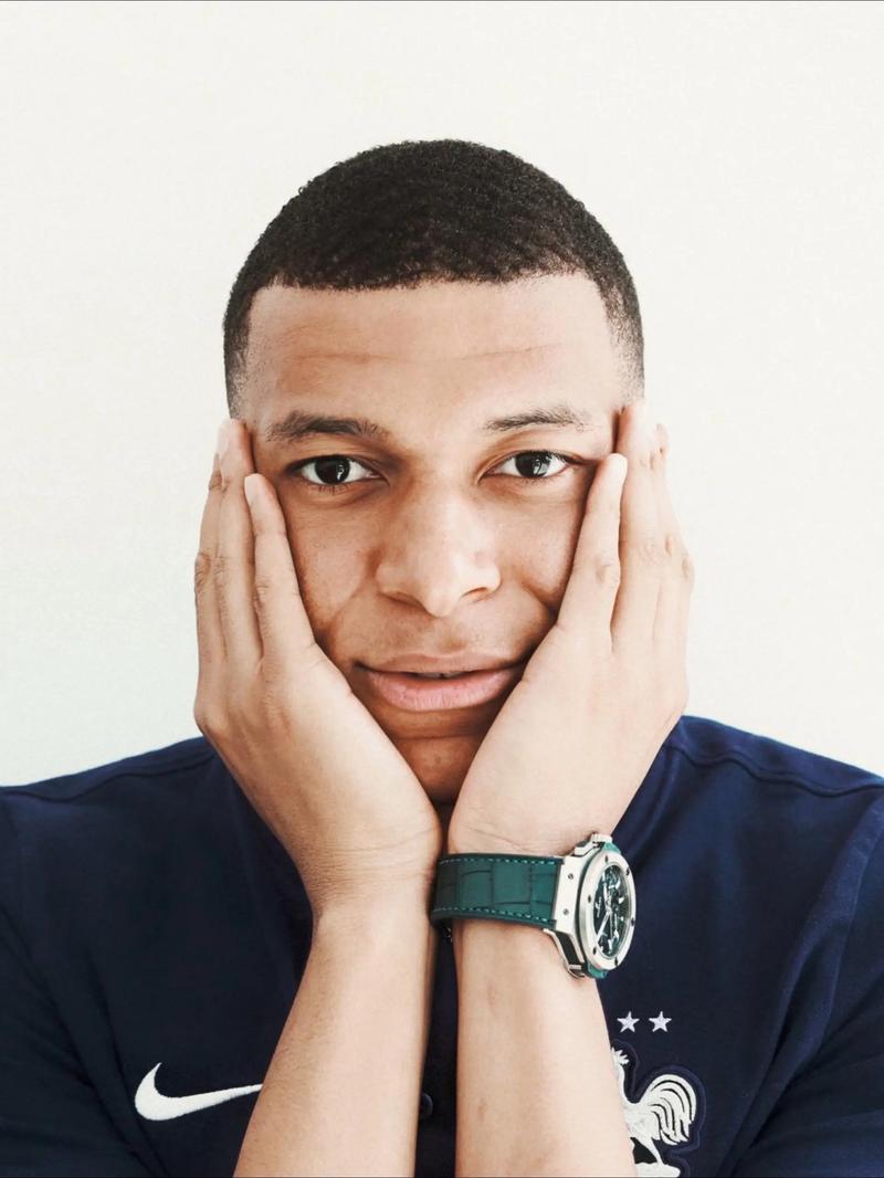 卡拉格：斯凯利是天才球员，对他未入选英格兰大名单感到惊讶（卡拉格称斯凯利天赋异禀，惊讶其落选英格兰名单）