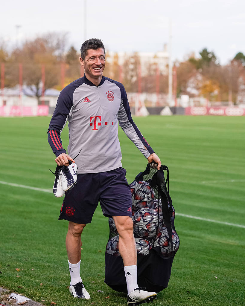 罗马诺：霍伊伦和国米早已没联系；国米要买德温特就得先卖人（罗马诺：霍伊伦与国米已久无联系；若要签下德温特，国米必须先卖人）